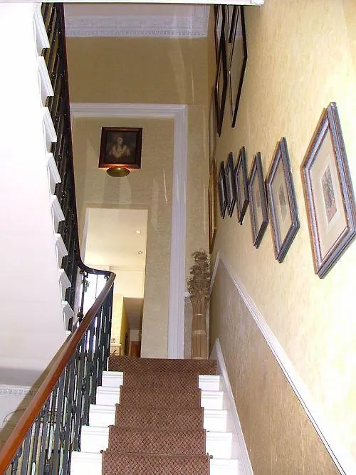 Clarence Court Hotel Cheltenham 4*,