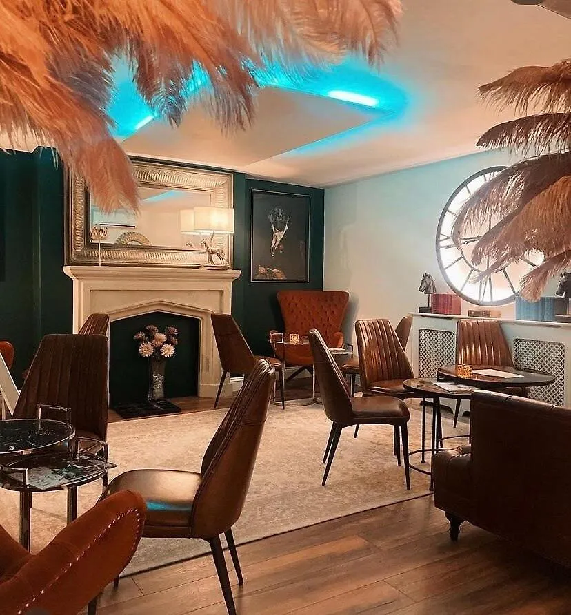 Clarence Court Hotel Cheltenham 4*,